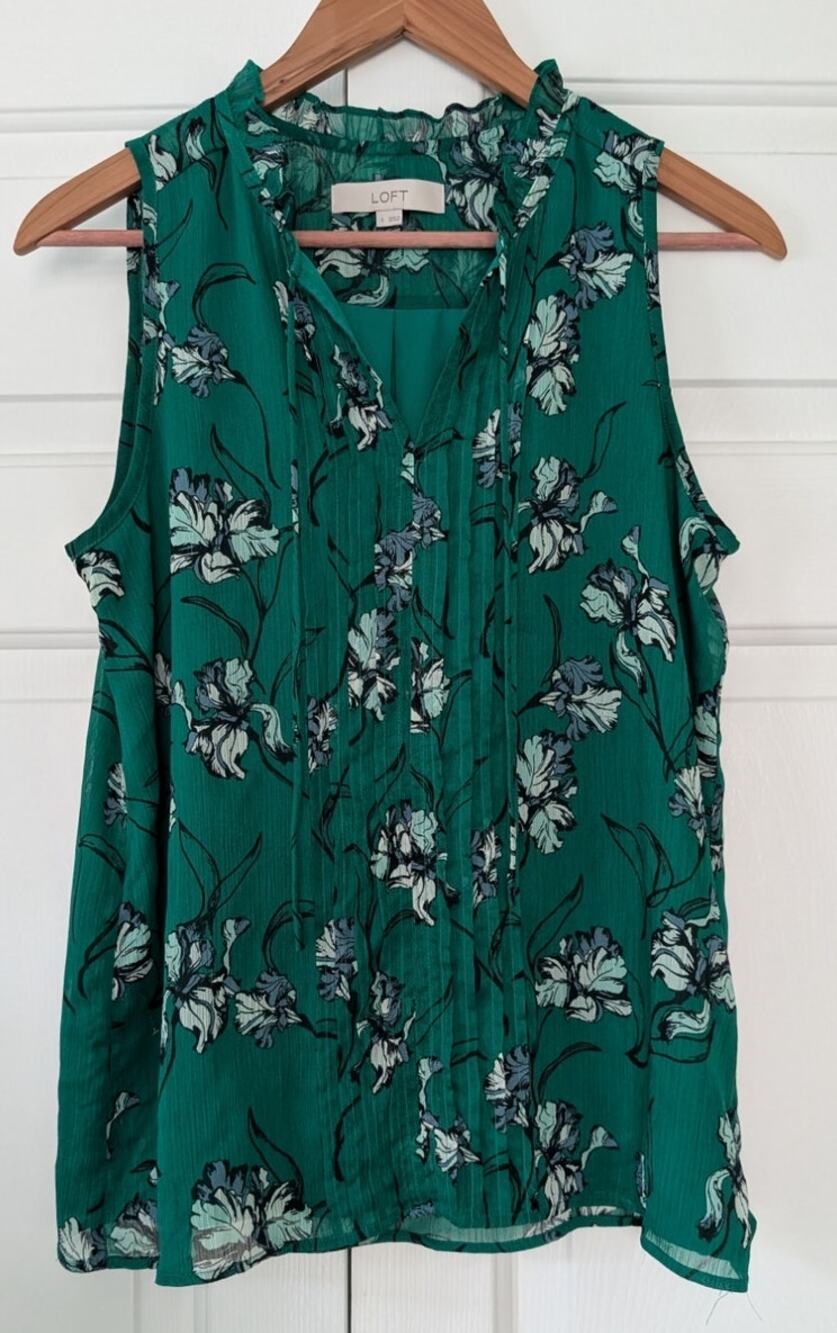 Love ft Sleeveless Floral Blouse
